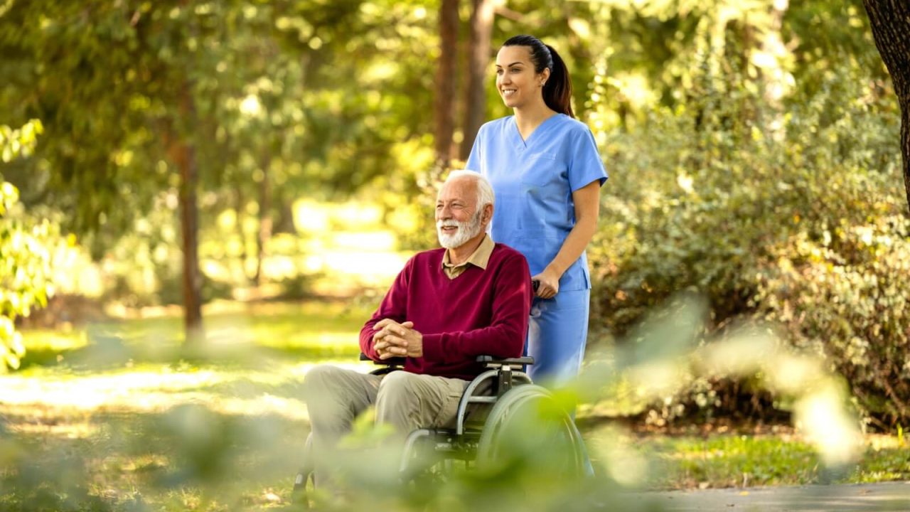 assisted living vs memory care Whats the Difference hero